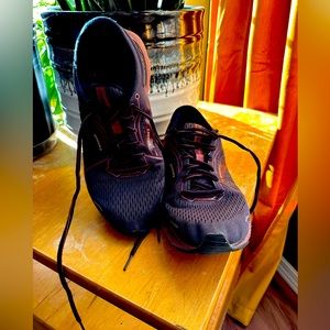 Brooks Adrenaline size 9 wide